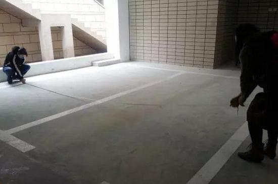 女子花15万买个车库开发商交来一个车位不交钱就加墙